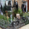 Narzuta gaza na Halloween dekoracyjna tkanina 76x183 cm sztuczna pajęczyna