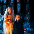 Narzuta gaza na Halloween dekoracyjna tkanina 76x183 cm sztuczna pajęczyna