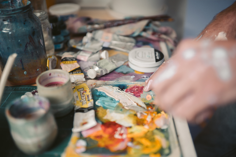 Mieszanie farb plakatowych i akrylowych - co musisz wiedzieć na ten temat?